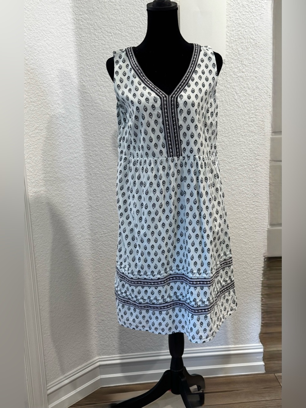 JJill, Pure Jill, White & Black Printed V-Neck Sleeveless Dress Size S